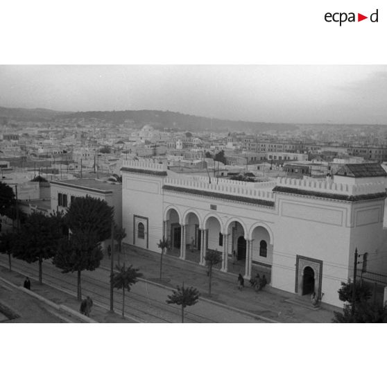 Un hôpital militaire allemand installé à l'hospice Tekia à Tunis.