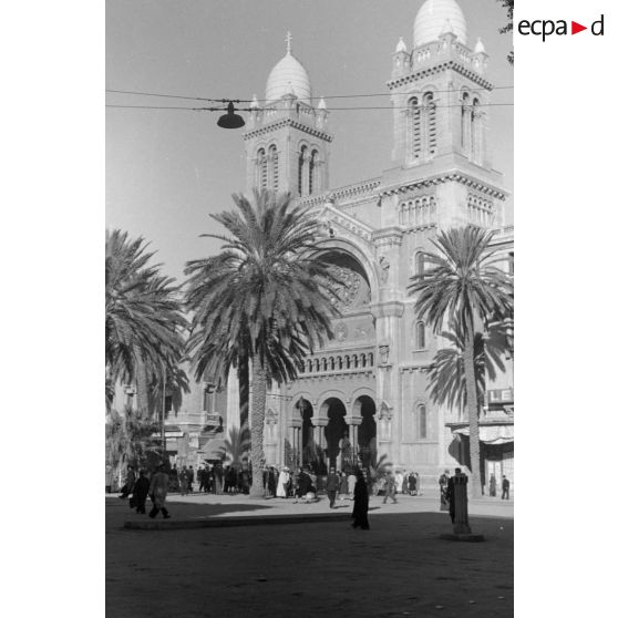 Cathédrale Saint-Vincent-de-Paul de Tunis, avenue Jules-Ferry.