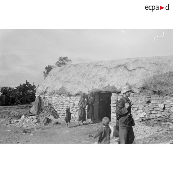 Un village tunisien où se sont installés des éléments de la 10.Panzer-DIvision.