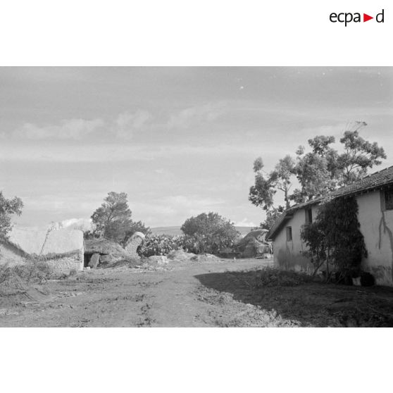 Un village tunisien où se sont installés des éléments de la 10.Panzer-DIvision.