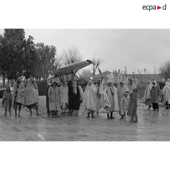 Un avion de liaison Fieseler Storch codé SJ+XP.