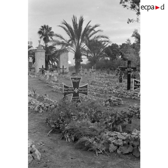 La tombe du commandant (Major) Hans-Eberhard Einwächter mort le 02/12/1942.