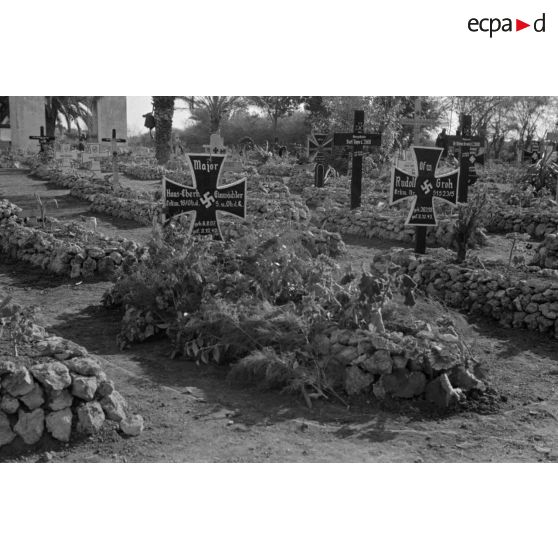 La tombe du commandant (Major) Hans-Eberhard Einwächter mort le 02/12/1942.