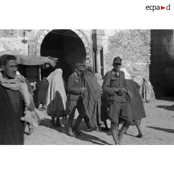 Promenade à proximité et dans le souk de Kairouan.