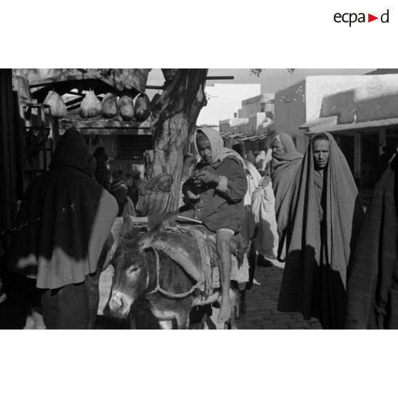 Promenade à proximité et dans le souk de Kairouan.