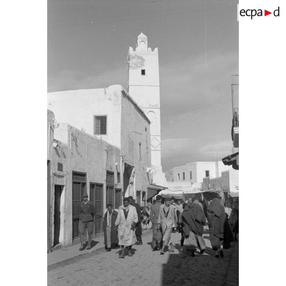 Promenade à proximité et dans le souk de Kairouan.