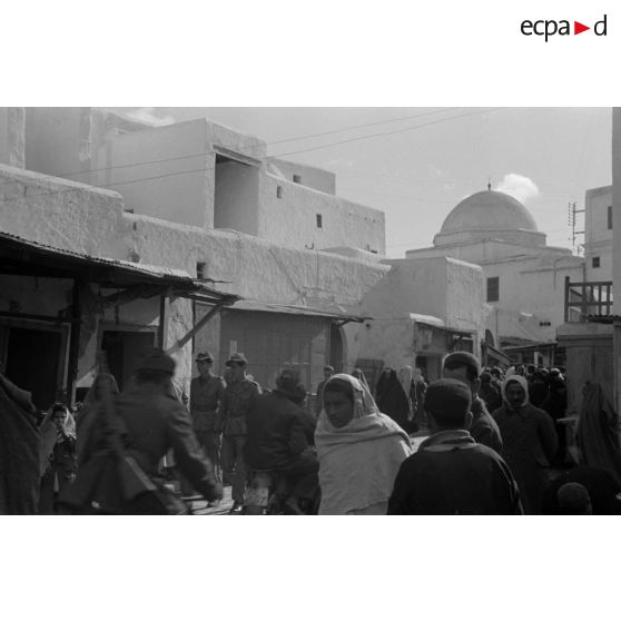 Promenade à proximité et dans le souk de Kairouan.