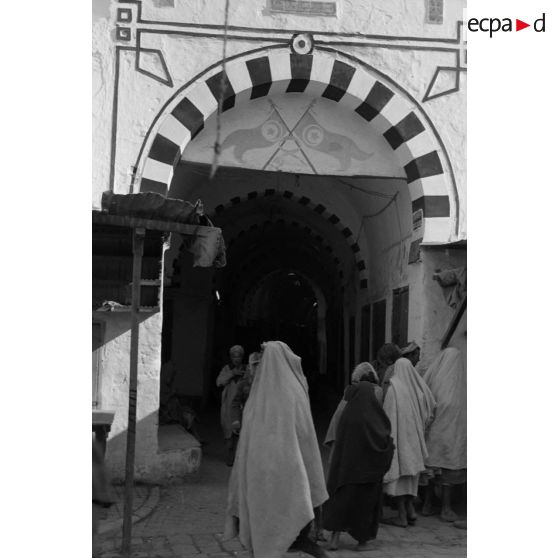 Promenade à proximité et dans le souk de Kairouan.