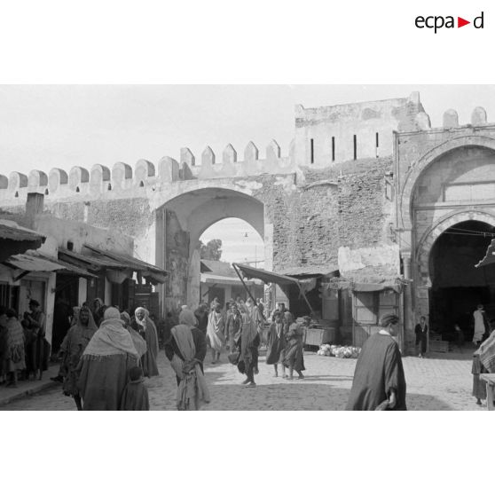 Visite de la grande mosquée de Kairouan (Tunisie).