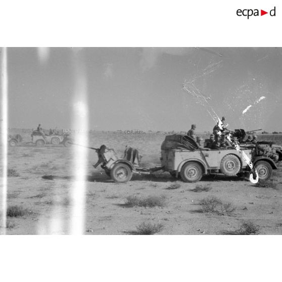 Voitures Kfz-18 équipées d'un canon de 2 cm FlaK-30 du I-Flak.Rgt-18.