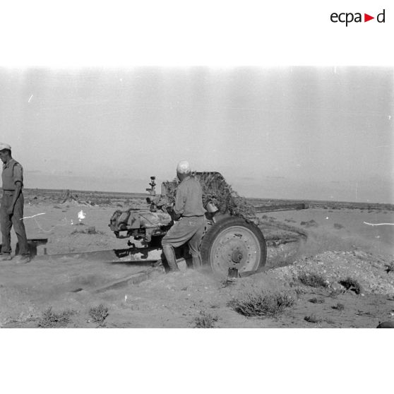 Une pièce Pak 36 (r) de 76,2 mm d'origine soviétique en action.