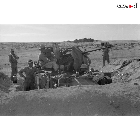 Un camion Horch Kfz-18 armé d'un canon de 2 cm FlaK 38.