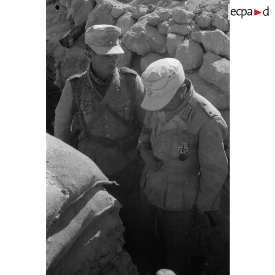 Vie dans une position allemande, postes de tirs de mitrailleuse MG-34.