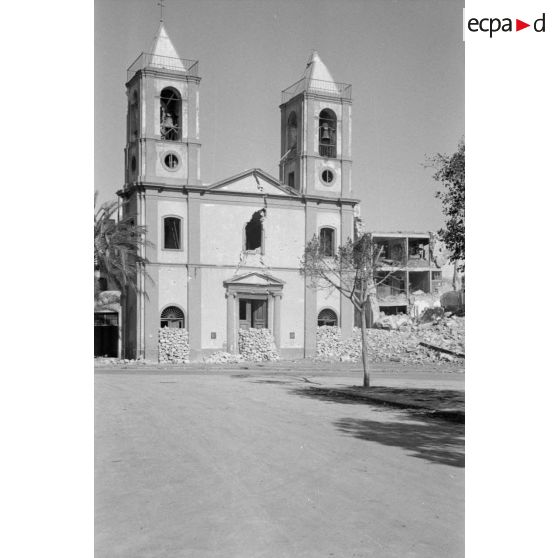  L'église ou cathédrale de Sfax, vue de la place Philippe Thomas.