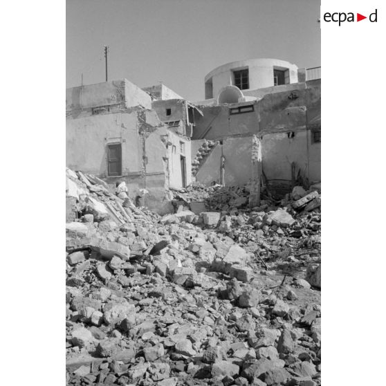 Ruines de Sfax après les bombardements anglais du 28 janvier 1943.