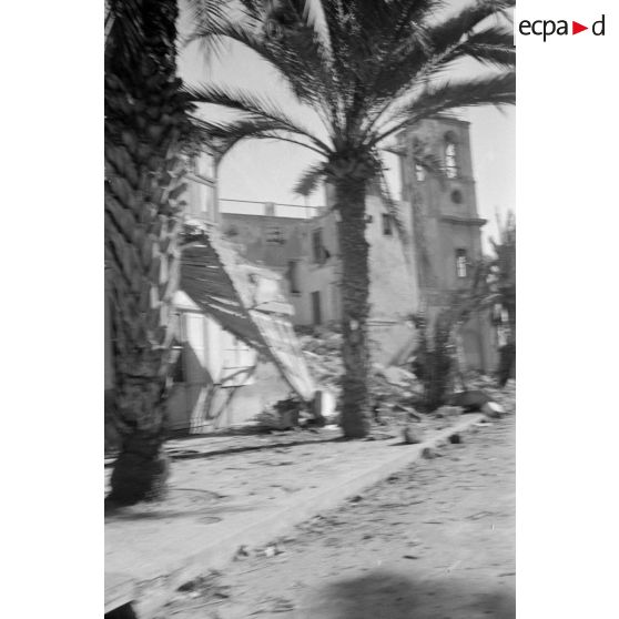 Ruines de Sfax après les bombardements anglais du 28 janvier 1943.