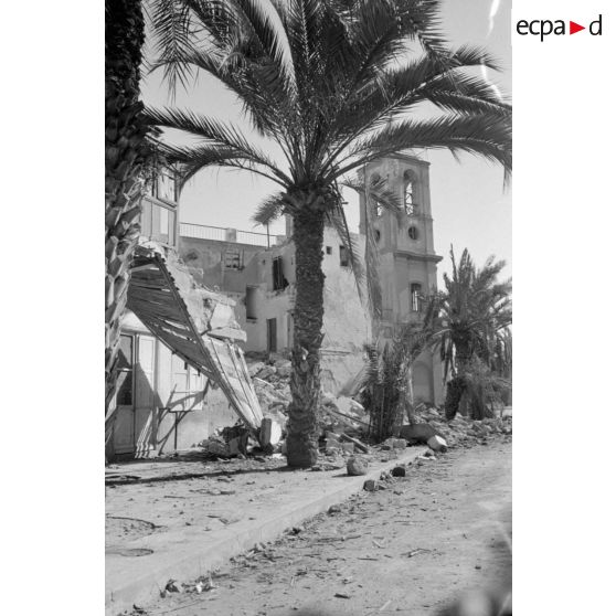 Ruines de Sfax après les bombardements anglais du 28 janvier 1943.