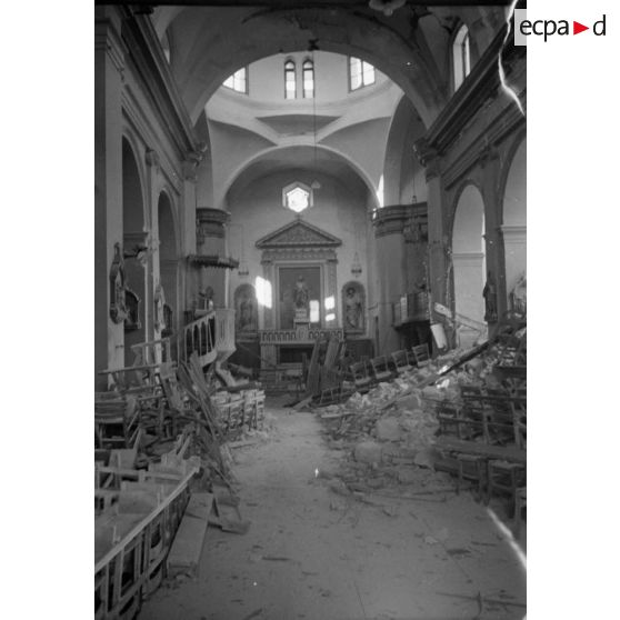 L'église ou cathédrale de Sfax après le bombardement britannique.