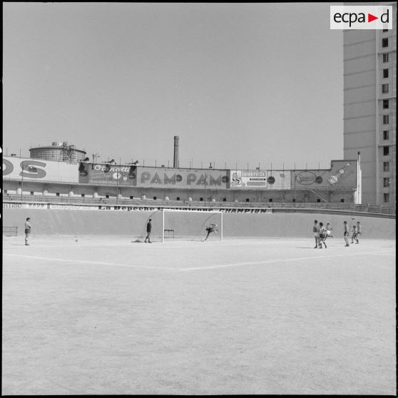 Match de la finale de football de la Xe région militaire.