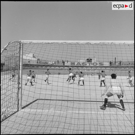 Match de la finale de football de la Xe région militaire.