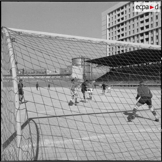 Match de la finale de football de la Xe région militaire.