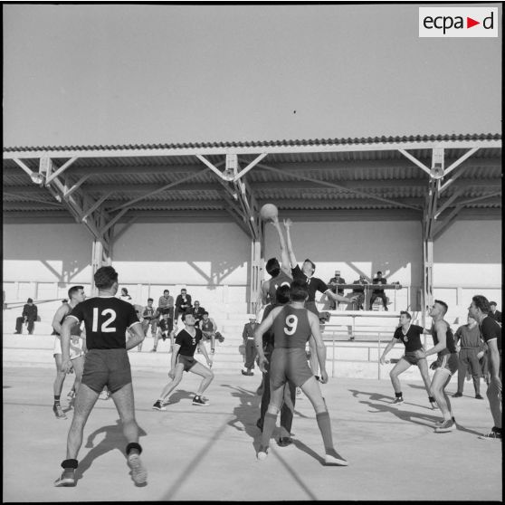 Match de la finale de basket-ball de la Xe région militaire.