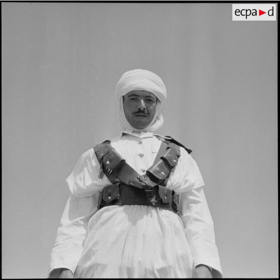 Portrait d'un lieutenant Targui d'une compagnie Saharienne à Ghadamès.