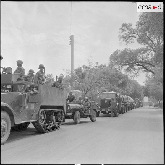 Convoi de protection du 2e RCA (régiment de chasseurs d'Afrique) en partance de Lourmel vers Turenne et Marnia.