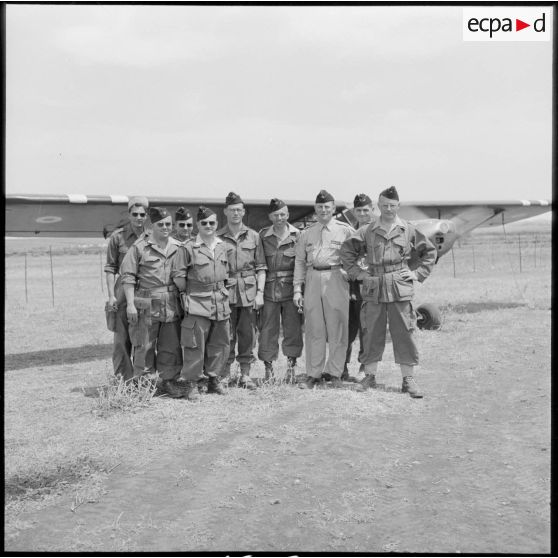 Portrait de groupe de l'escadrille de la 29e DI (division d'infanterie) à Aïn Temouchent.