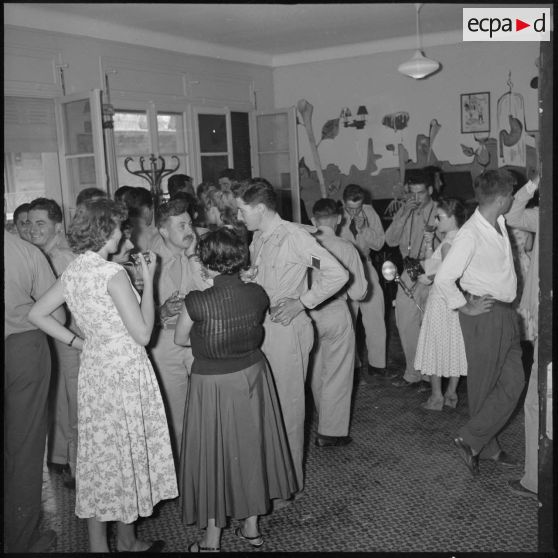 L'apéritif avant le repas de l'association des étudiants d'Alger.