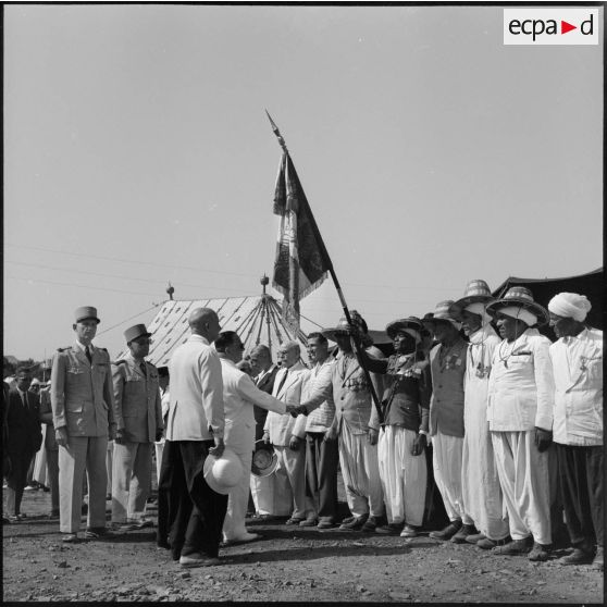 Hommage aux anciens combattants de Colomb Bechar.