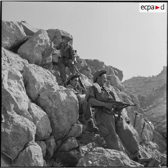 Descente de chasseurs alpins, région du Djurdjura.