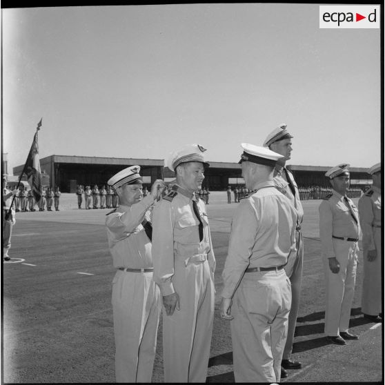 Remise de décoration au lieutenant-colonel Duranton.