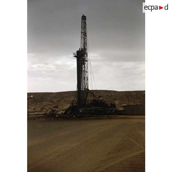 [Exploitation de pétrole en Algérie, 1958-1961.]