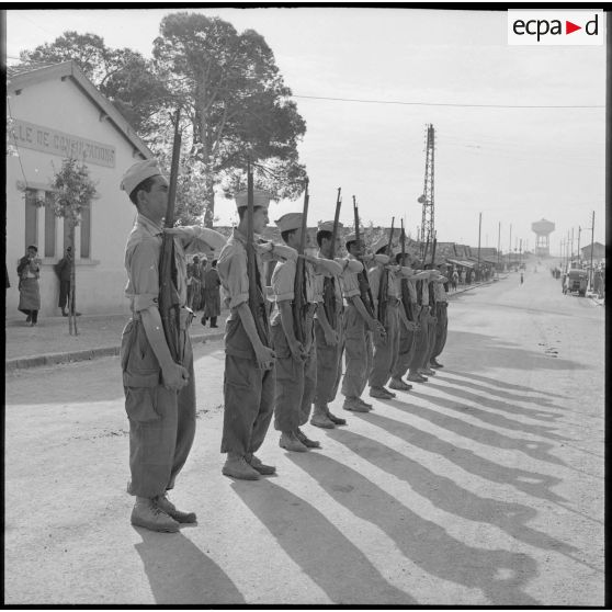 Revue des troupes de la harka d'Aïn Abid.