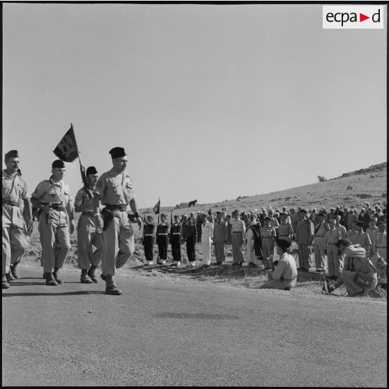 Défilé des troupes du 24e régiment d'artillerie (RA).