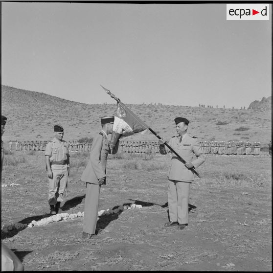 Remise de l'étendard au 24e régiment d'artillerie (RA).