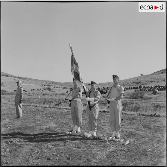 L'étendard du 24e régiment d'artillerie (RA) et sa nouvelle garde.