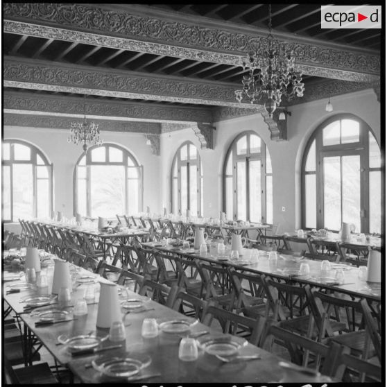 La salle à manger du centre de repos de la 9e DI (division d'infanterie) à Tenes.