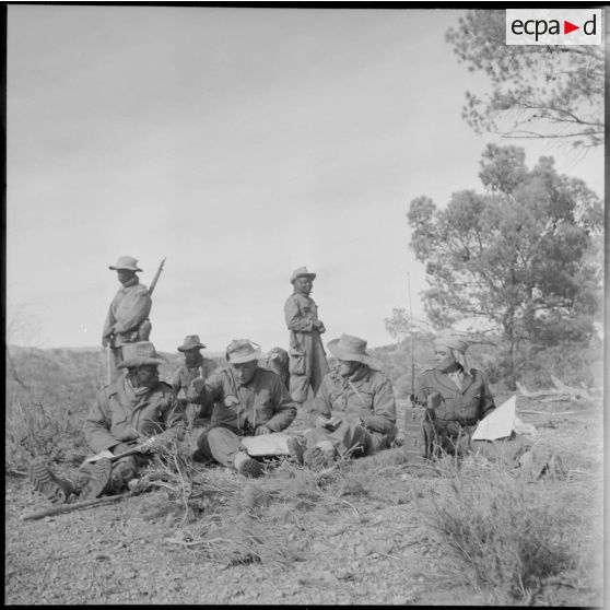 Instructions du commandant Piollot du 24e régiment d'infanterie coloniale (RIC) à ses officiers et soldats dans la forêt des Beni-Melloul.