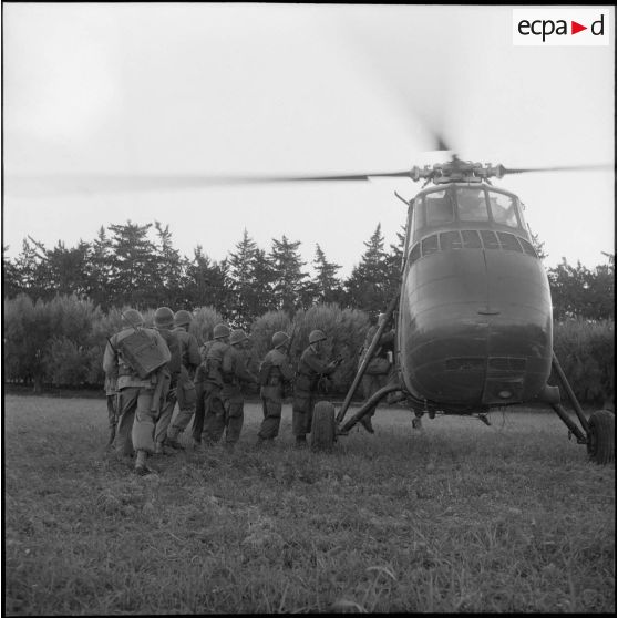 Réembarquement du groupe de combat, opération près de Sakamody.