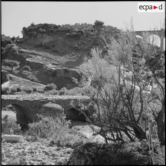 L'ancien pont romain sur l'oued Allala.