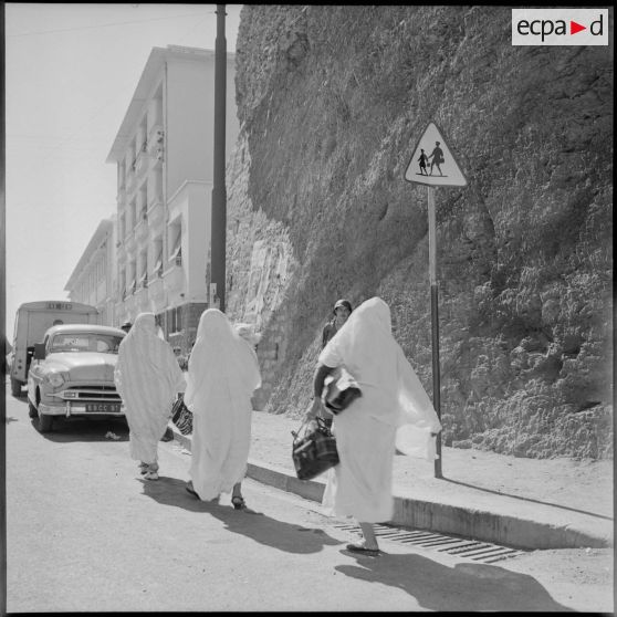 Un groupe de femmes algériennes.