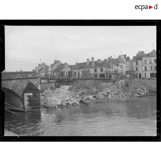 Château-Thierry (Aisne). Remise en état du pont sur la Marne. [légende d'origine]