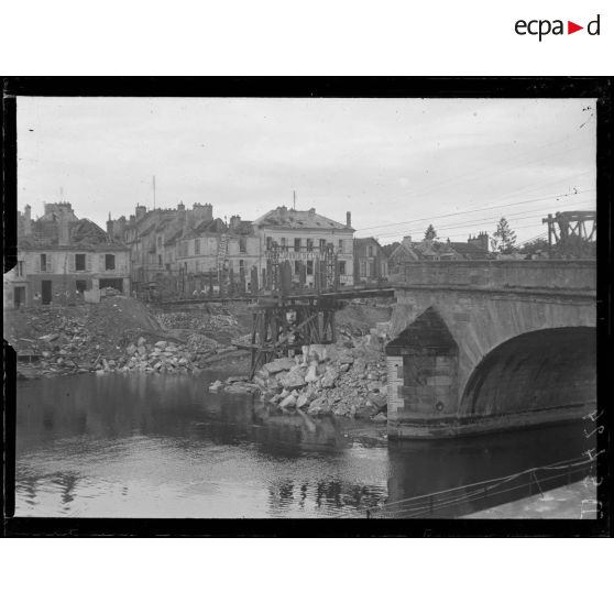 Château-Thierry (Aisne). Remise en état du pont sur la Marne. [légende d'origine]