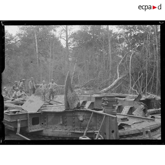 Près de Précy (Aisne). Plateforme d'une pièce allemande de 380 mm. [légende d'origine]