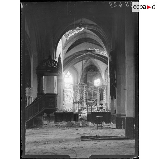 Fère-en-Tardenois (Aisne). L'intérieur de l'église. [légende d'origine]