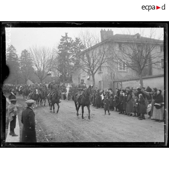 Château-Salins (Lorraine). Entrée du général Daugan. Le général et son état-major. [légende d'origine]