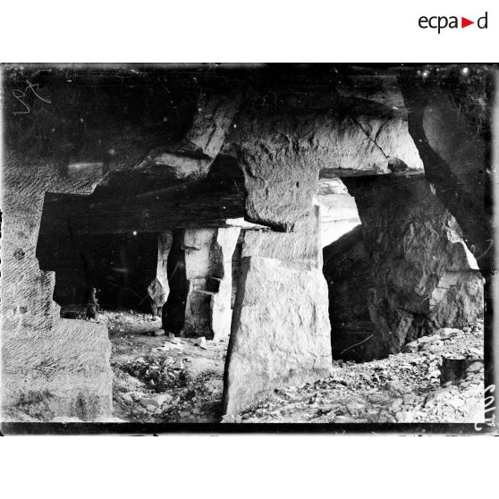 Grotte de la Falouze près d'Haudainville (Meuse). [légende d'origine]