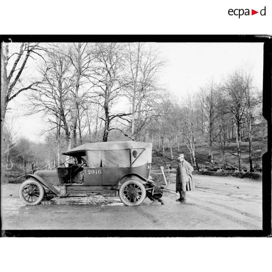 Tranchée de Calonne (Meuse). Une halte forcée. [légende d'origine]